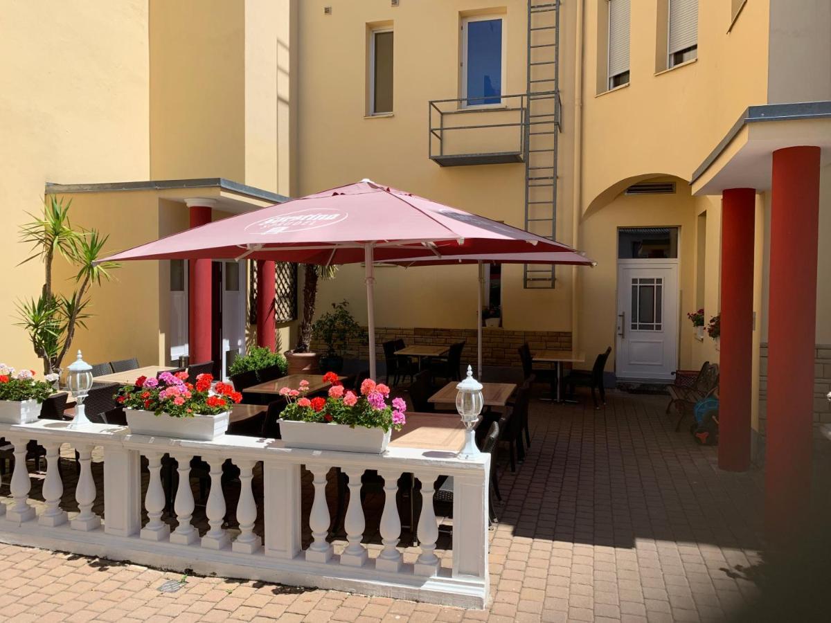 Apartment Hotel Kral - Business Hotel & Serviced Apartments Erlangen Esterno foto