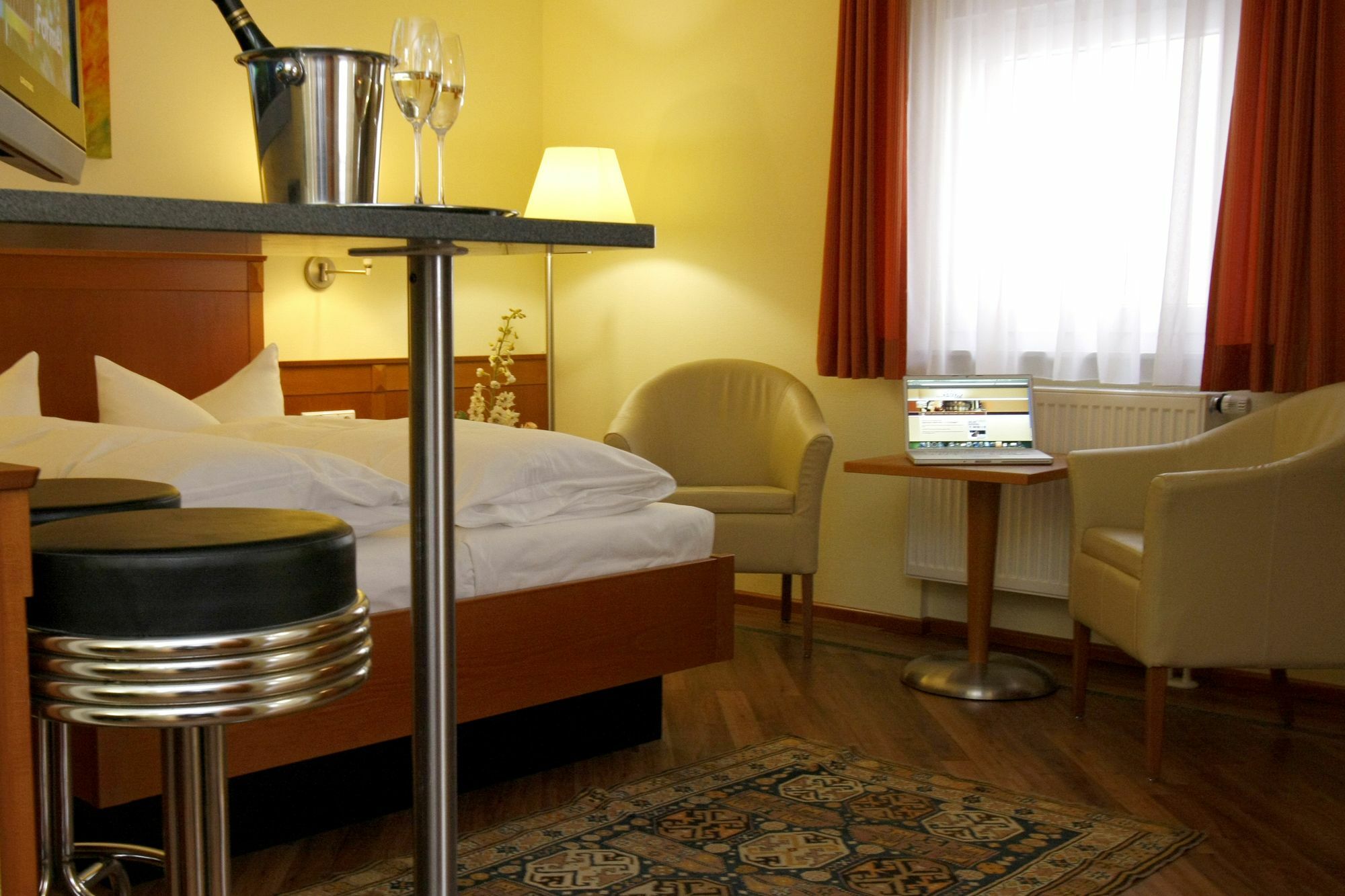 Apartment Hotel Kral - Business Hotel & Serviced Apartments Erlangen Esterno foto