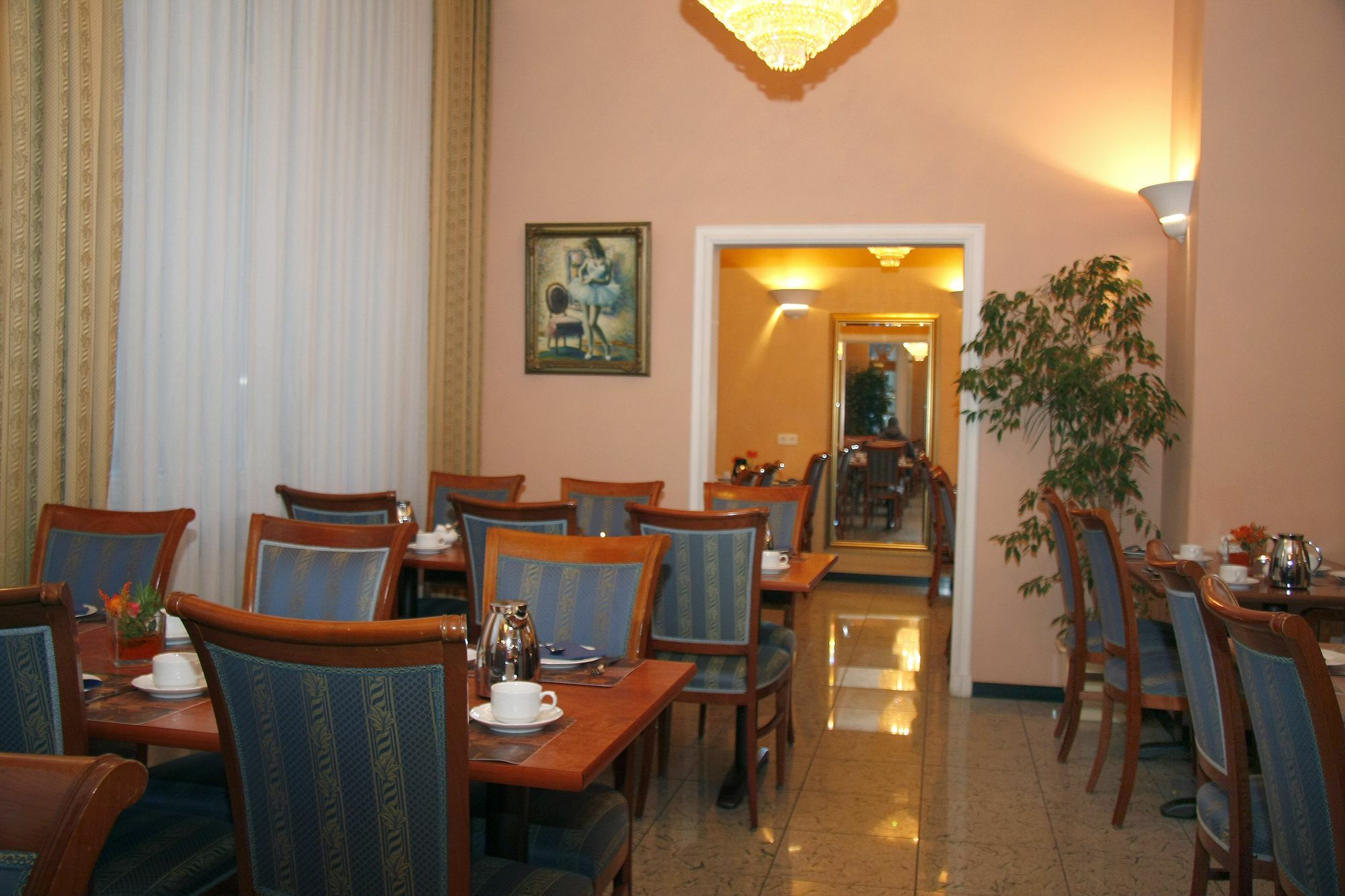 Apartment Hotel Kral - Business Hotel & Serviced Apartments Erlangen Esterno foto